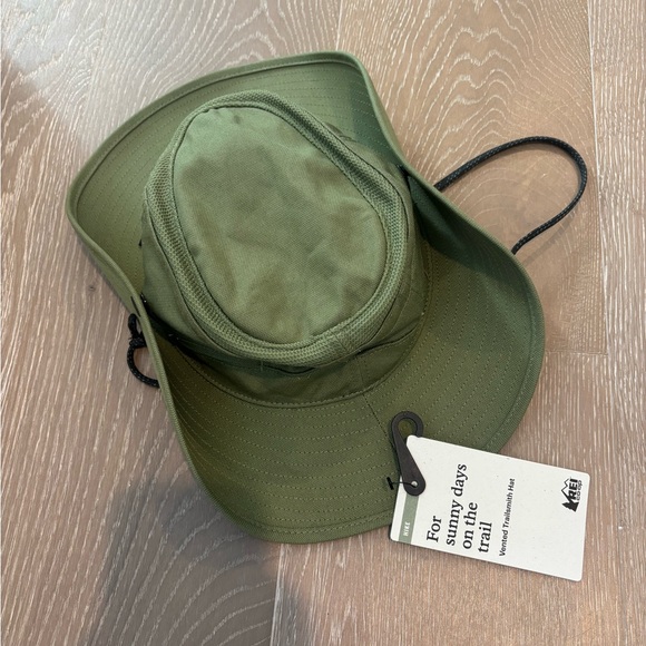 REI Accessories - NWT REI Olive Vented Trailsmith Hat